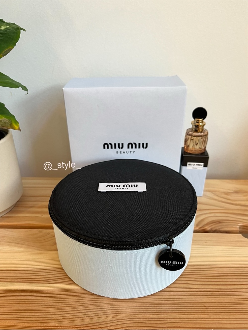 Miu Miu Round Vanity